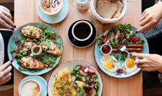 Certaines applications vous permettent de faire des économies sur l’addition au restaurant. ( crédit photo : Shutterstock )