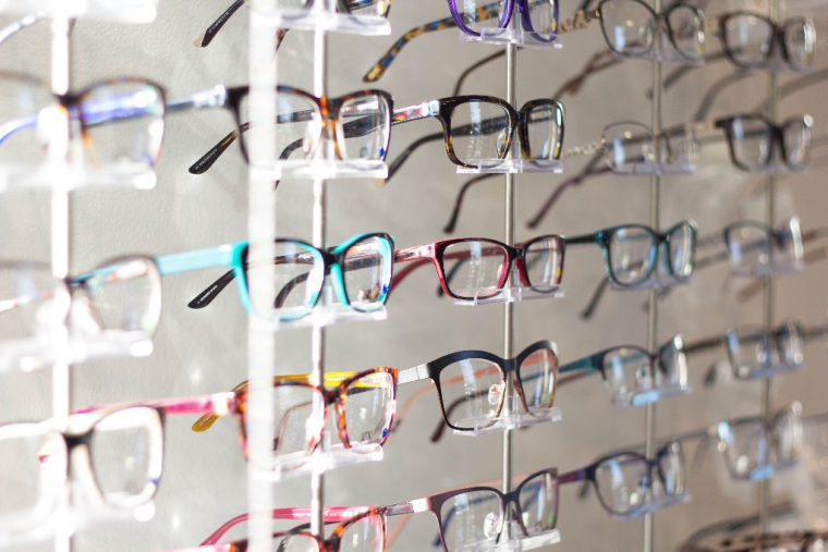 Lunettes, prothèses dentaires et auditives: les remboursements prévus (Crédit Photo: Scott Van Daalen - Unsplash)