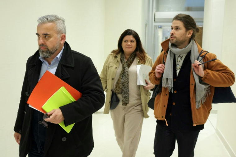 Alexis Corbière et Rachel Garrido au tribunal correctionnel de Paris, le 14 mars 2025, devant lequel comparaît un ex-journaliste de l'hebdomadaire Le Point, Aziz Zemouri, accusé de diffamation à leur encontre ( AFP / Thomas SAMSON )