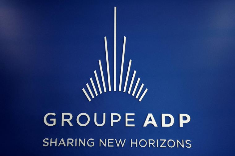 ( POOL / BENOIT TESSIER )