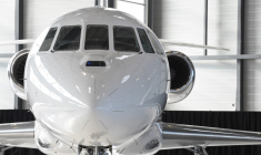 Un Falcon 2000 LXS, au salon du Bourget, en 2018 (illustration) ( AFP / ERIC PIERMONT )