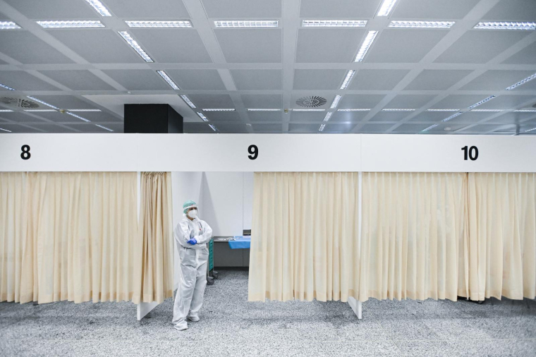 Outre l'Italie, les Etats-Unis ont ainsi rejoint mercredi un nombre croissant de pays ayant décidé d'imposer des restrictions aux voyageurs venant de Chine ( AFP / PIERO CRUCIATTI )