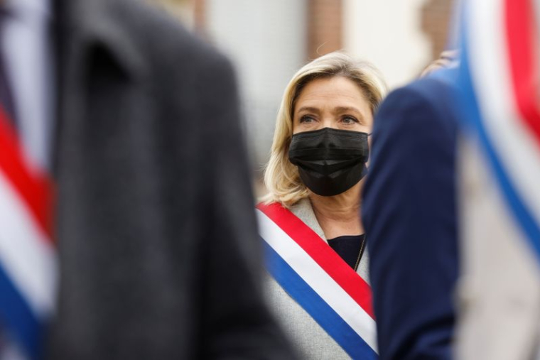 LE PEN RELAXÉE DANS L'AFFAIRE DES PHOTOS D'EXACTIONS DE DAECH