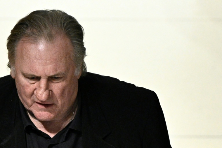 L'acteur français Gérard Depardieu lors de son procès à Paris pour avoir agressé sexuellement deux femmes sur le tournage d'un film, le 27 mars 2025 ( AFP / JULIEN DE ROSA )