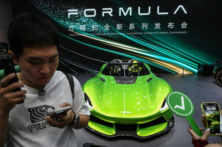 La Formula X de Fangchengbao, la sous-marque de BYD, est exposée au Salon automobile de Pékin, le 24 avril 2026 ( AFP / JADE GAO )