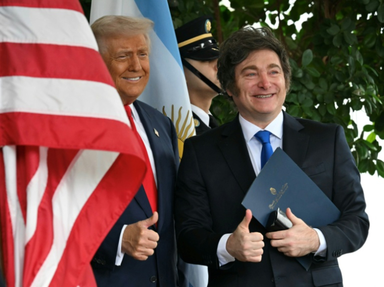 Donald Trump et son homologue argentin Javier Milei à la Maison Blanche le 14 octobre 2025 ( AFP / ANDREW CABALLERO-REYNOLDS )