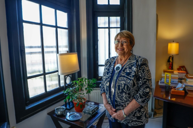 L'ancienne présidente chilienne lors d'un entretien avec l'AFP en décembre 2025 à Santiago ( AFP / Raul BRAVO )