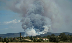 Un incendie près de Narbonne, dans l'Aude, le 7 juillet 2025 ( AFP / IDRISS BIGOU-GILLES )