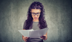 En 2020, les frais bancaires payés en moyenne par les Français s'établissaient à 215,50 euros selon une étude menée par le comparateur Panorabanques.(Crédit photo: © Pathdoc - stock.adobe.com)