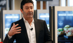 MCDONALD'S POURSUIT SON ANCIEN DIRECTEUR GÉNÉRAL EN JUSTICE