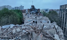 Une roquette russe frappe un immeuble à Lviv