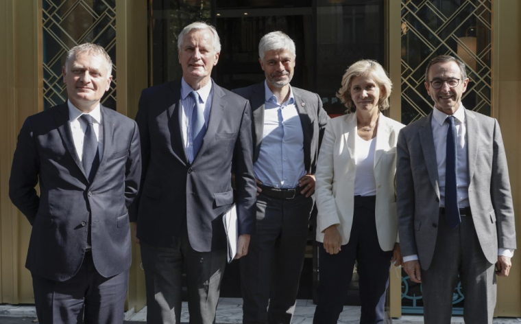 Philippe Juvin, Michel Barnier, Laurent Wauquiez, Valérie Pécresse et Bruno Retailleau à Paris, le 20 juillet 2021. ( AFP / LUDOVIC MARIN )