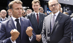 Emmanuel Macron ce lundi 19 juin, au Salon aéronautique du Bourget (Seine-Saint-Denis). ( POOL / LUDOVIC MARIN )