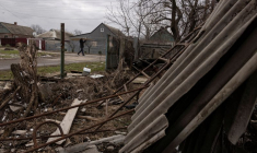 Une maison endommagée par une frappe de missile, à Kourakhove