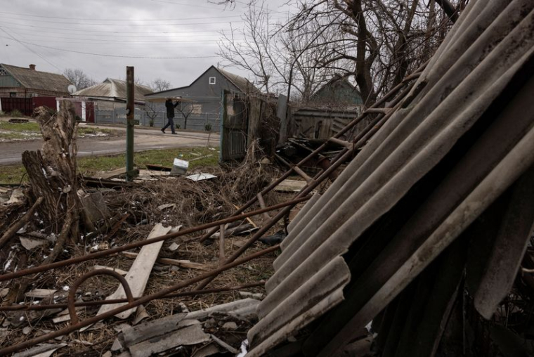 Une maison endommagée par une frappe de missile, à Kourakhove