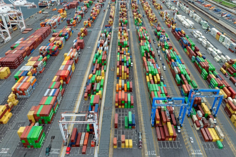 Des conteneurs dans le port américain de Baltimore, le 10 avril 2025 ( AFP / Jim WATSON )