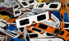 Des lunettes d'observation d'éclipse, certifiées conformes à la norme de sécurité internationale ISO 12312-2:2015, à Palma de Mallorca, en Espagne, le 25 juin 2026 ( AFP / Jaime REINA )