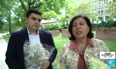 Décès d'Elizabeth II : à Washington, de nombreux Américains rendent hommage à la reine