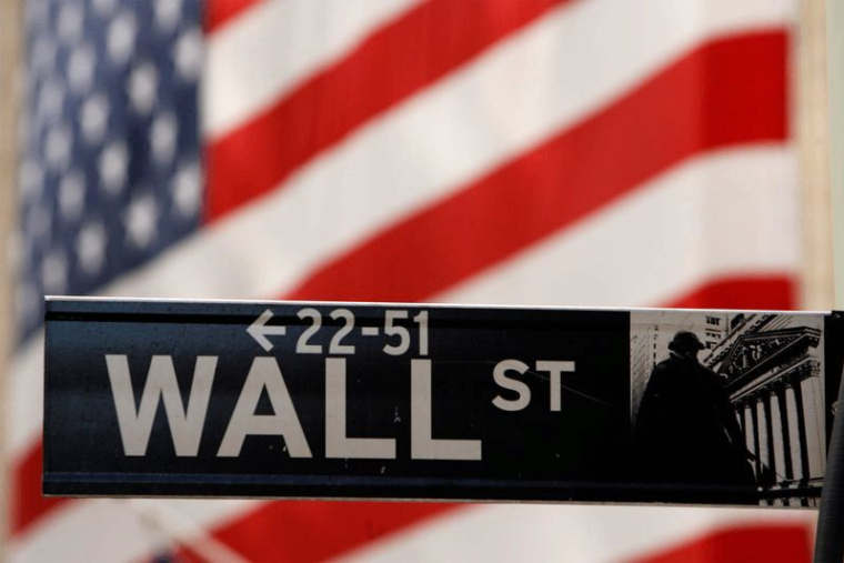 LA BOURSE DE NEW YORK OUVRE EN LÉGÈRE BAISSE