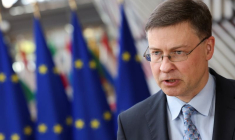 L'UE N'ASSOUPLIRA PAS SES OBJECTIFS CLIMATIQUES EN RAISON DE LA GUERRE EN UKRAINE, DIT DOMBROVSKIS