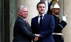 Le président français Emmanuel Macron accueille le roi Abdallah de Jordanie pour une réunion au palais de l'Élysée à Paris