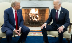 Le président américain élu Donald Trump (G) et le président sortant Joe Biden (D) à la Maison Blanche, à Washington, le 13 novembre 2024 ( AFP / SAUL LOEB )