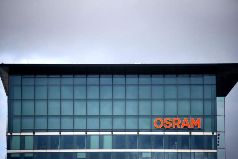 BAIN ET CARLYLE RÉFLÉCHISSENT À UNE SURENCHÈRE SUR OSRAM