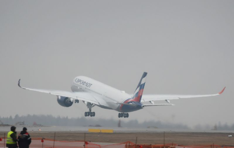 UNE COMPAGNIE LOW COST RUSSE SOUS LE FEU DES CRITIQUES APRÈS UNE TRAJECTOIRE DE VOL DE FORME PHALLIQUE