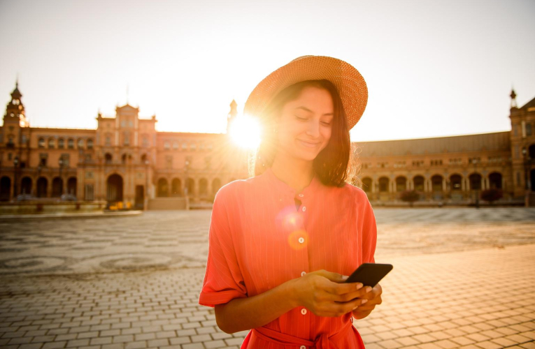 Vous aimeriez voyager de manière plus responsable et découvrir des lieux authentiques? L’application FairTrip est faite pour vous crédit photo : Getty images