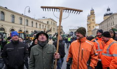 Les agriculteurs allemands participent à une manifestation contre la réduction des subventions fiscales accordées aux véhicules