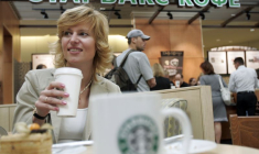 STARBUCKS, PEPSI ET COCA-COLA SUSPENDENT LEURS ACTIVITÉS EN RUSSIE