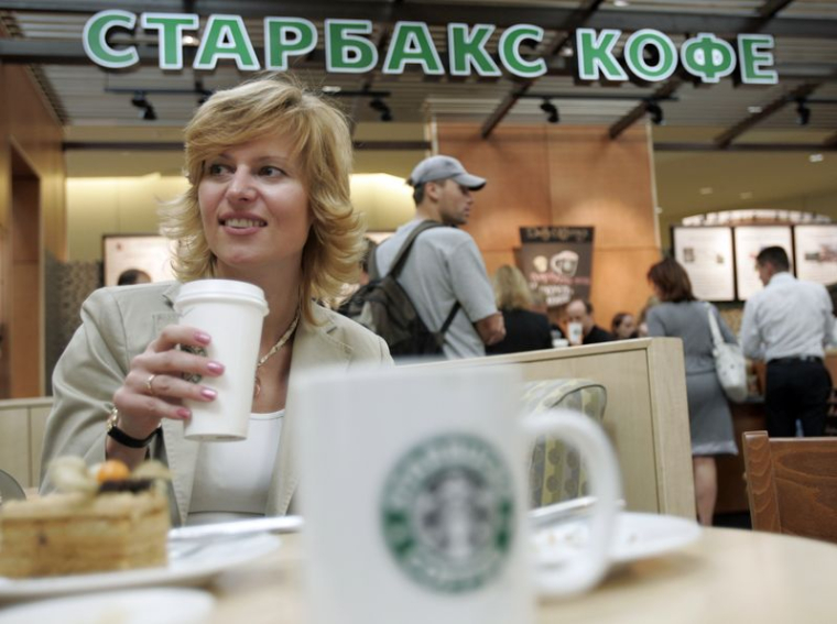 STARBUCKS, PEPSI ET COCA-COLA SUSPENDENT LEURS ACTIVITÉS EN RUSSIE