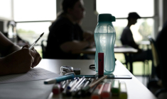 Des lycéens passent l'épreuve de philosophie du bac à Bordeaux le 15 juin 2022 ( AFP / PhiLippe LOPEZ )