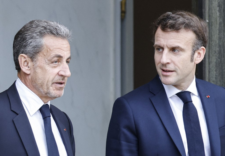 Nicolas Sarkozy et Emmanuel Macron, le 25 février 2022, à Paris ( AFP / LUDOVIC MARIN )
