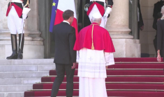 Le pape Léon XIV accueilli à l'Elysée par Emmanuel Macron