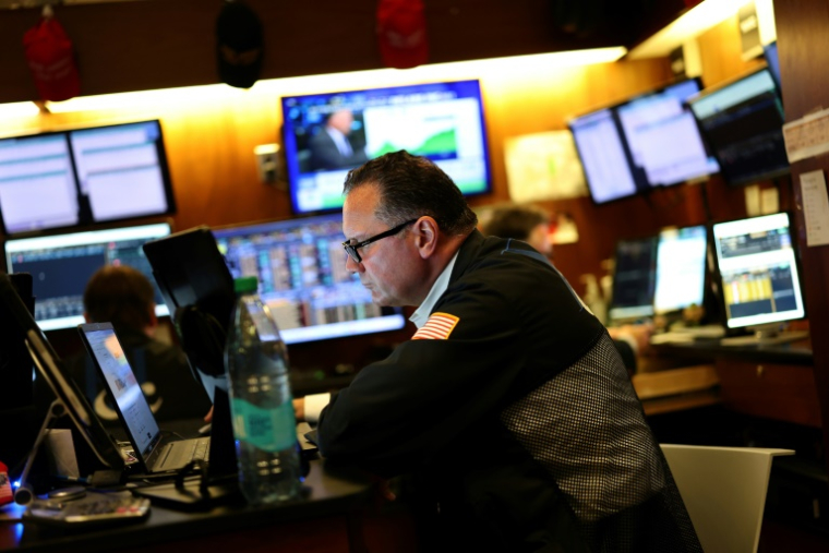Un investisseur à Wall Street le 7 août 2025 ( AFP / TIMOTHY A. CLARY )