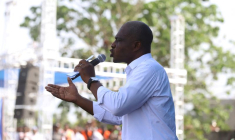 Photo d'archives: Le chef de l'opposition congolaise Martin Fayulu s'adresse à ses partisans lors d'un rassemblement à Kinshasa