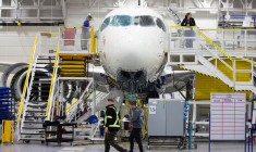 FRANCE: PLAN DE 10 MILLIARDS D'EUROS ÉVOQUÉ POUR L'AÉRONAUTIQUE, DONT 1 MILLIARD POUR UN FONDS D'INVESTISSEMENT