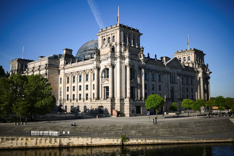 Une vue générale du Reichstag à Berlin