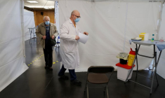 CORONAVIRUS: LA FRANCE VISE 30 MILLIONS DE VACCINATIONS D'ICI L'ÉTÉ, DIT CASTEX