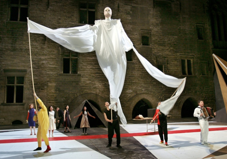 Représentation de "L'acte inconnu", pièce écrite et mise en scène par Valère Novarina, à Avignon, le 06 juillet 2007 à Avignon ( AFP / ANNE-CHRISTINE POUJOULAT )