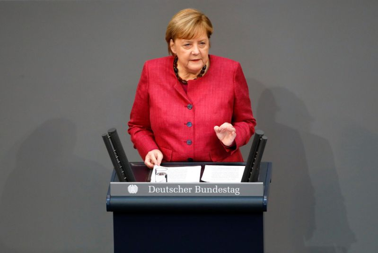 MERKEL S'EN PREND À CEUX QUI MINIMISENT LES RISQUES DU CORONAVIRUS
