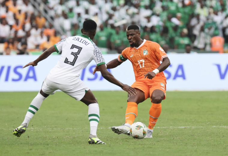 Serge Aurier s'engage avec Persepolis