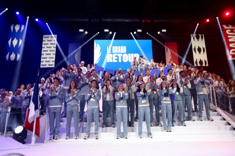 Les athlètes français de retour des Jeux olympiques de Milan Cortina sont fêtés à Albertville, le 23 février 2026 ( AFP / Alex MARTIN )