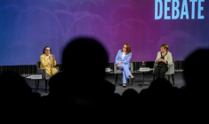 Les candidates à la sélection et à la nomination du prochain secrétaire général des Nations unies, l’économiste costaricienne Rebeca Grynspan (à gauche), l’ancienne ministre équatorienne des Affaires étrangères María Fernanda Espinosa (au centre) et l’ancienne présidente chilienne Michelle Bachelet (à droite) participent à un débat à Genève le 9 juin 2026 ( AFP / Fabrice COFFRINI )
