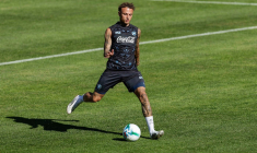 Noa Lang lance la saison du melon à Naples