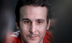 Tom Félix le 5 février 2026 à Roissy-Charles de Gaulle, près de Paris ( AFP / GEOFFROY VAN DER HASSELT )