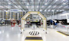 Un tunnel de lumière dans une usine Opmobility. (Crédit:  / Opmobility)