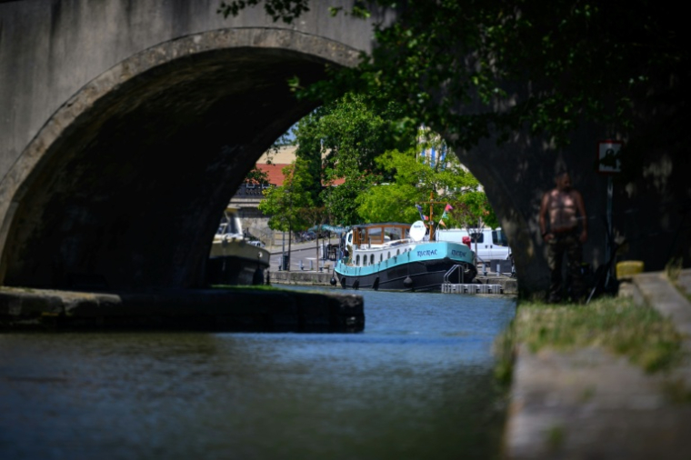 Des bateaux dans le port de plaisance de Castelnaudary sur le Canal du Midi, dans le sud-ouest de la France, le 28 mai 2026   ( AFP / Lionel BONAVENTURE )