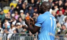 Naples ralentit dans la course au titre